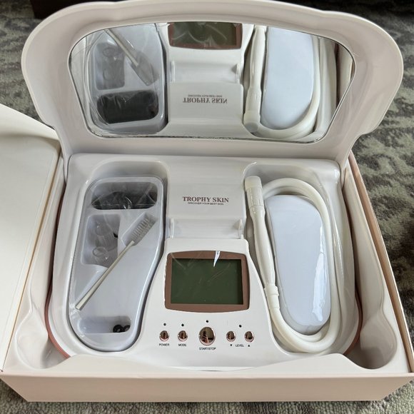 Trophy Skin Microdermabrasion Skin Care System - Picture 3 of 6